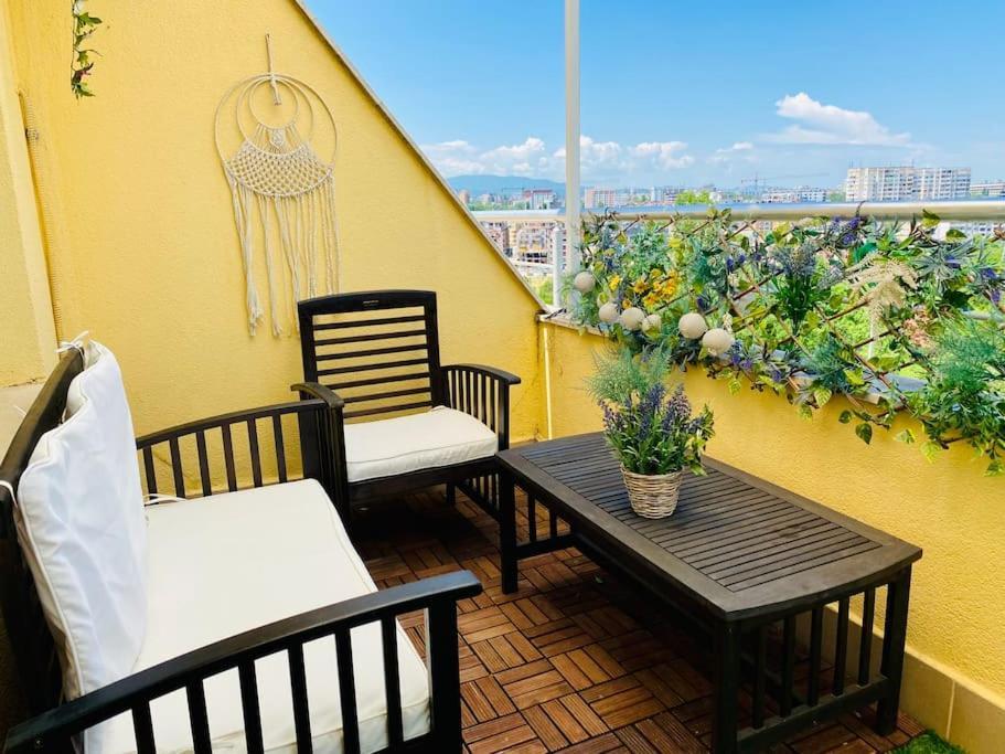 Stylish Magenta Apartment - Terrace & Free Parking Софія Екстер'єр фото