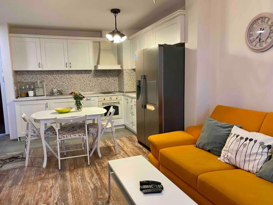 Stylish Magenta Apartment - Terrace & Free Parking Софія Екстер'єр фото